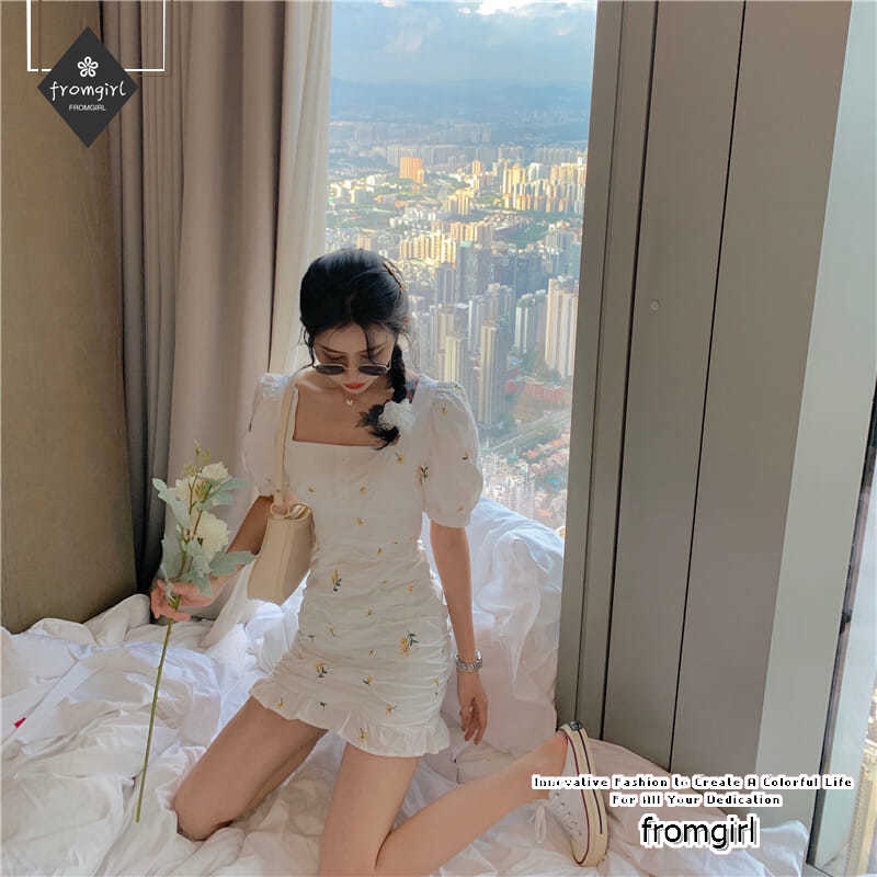 Đầm tay phồng cổ vuông in họa tiết hoa phong cách retro Pháp mới mùa hè 2021