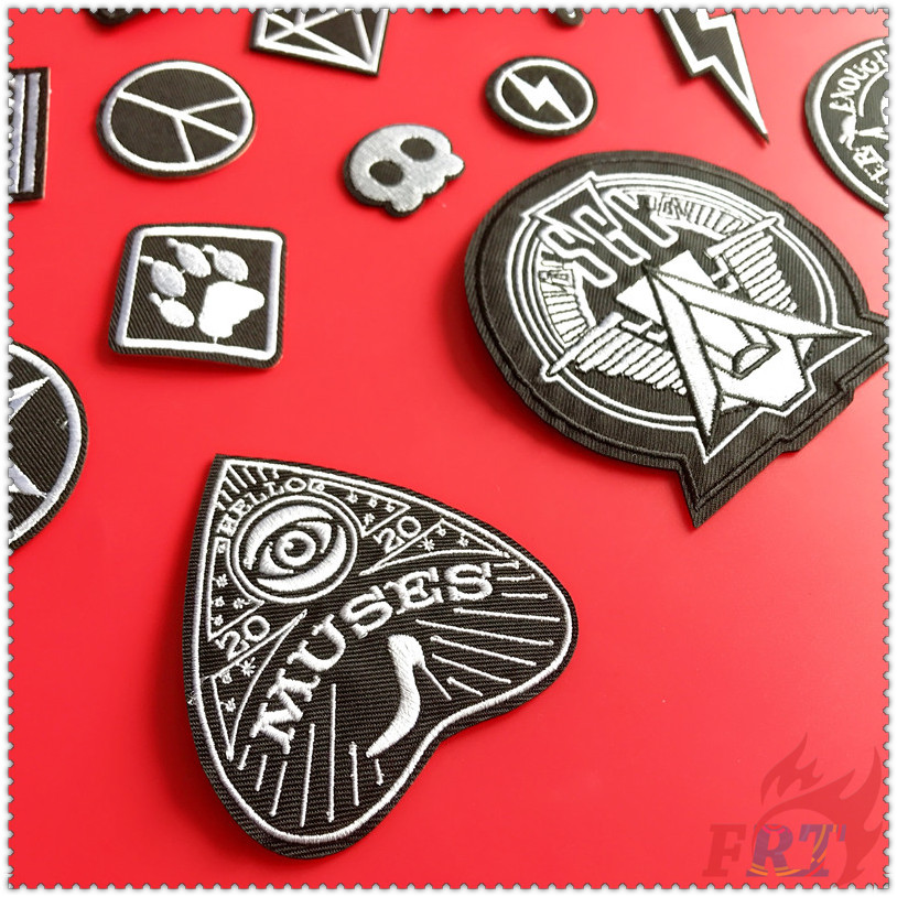 Miếng vá ủi lên quần áo màu trắng đen phong cách thời trang punk DIY