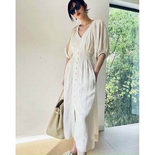 Đầm trắng cổ V xếp li eo tay thun