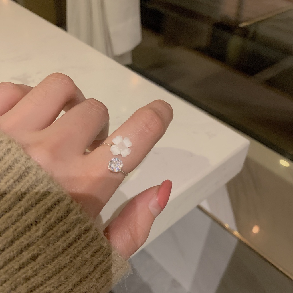 Nhẫn hở hình hoa đính đá zircon có thể điều chỉnh kích cỡ xinh xắn
