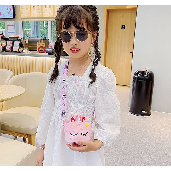 Túi đeo chéo bé gái silicone hoạt hình anime TUI11
