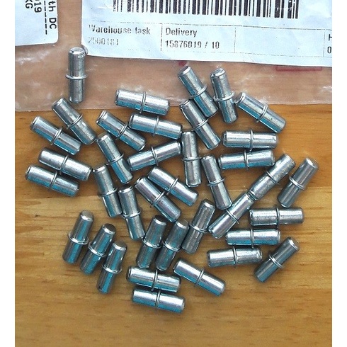 Set chốt đỡ kệ gỗ . MUA 10 SET - TẶNG 01 SET. Bằng thép mạ kẽm phân phối bởi Hafele. Mỗi chốt chịu lực 80kg