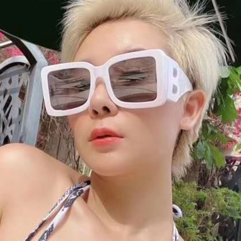 Kính gọng vuông chữ B sang chảnh