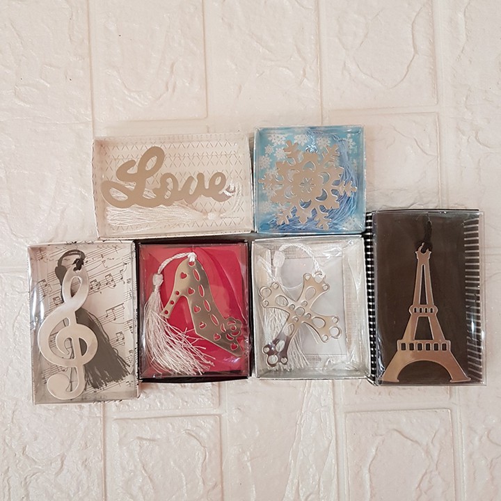 HCM -Hộp bookmark kim loại hình hoa tuyết tháp Eiffel giày cây thánh giá và nhiều mẫu hình khác
