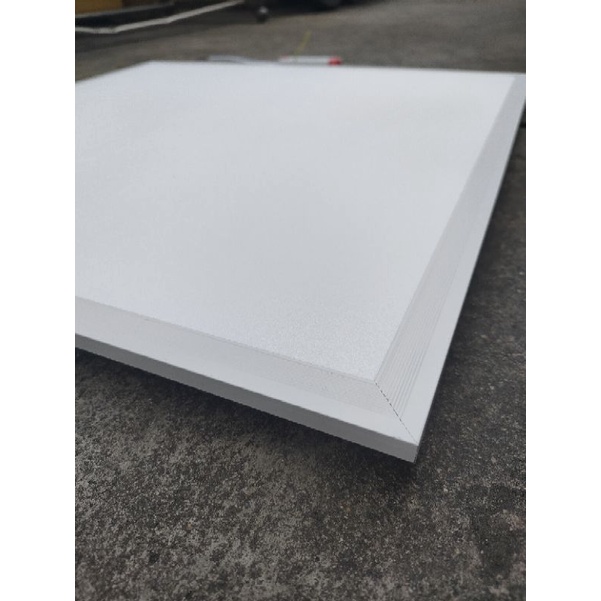 Đèn Led Panel Tấm Vuông 600 x 600 60W âm trần thạch cao sáng thẳng ở giữa tăng phô nhựa lắp nhà xưởng văn phòng