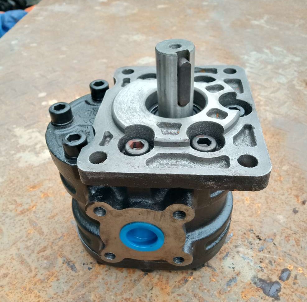 Bơm ben / bơm thủy lực xe ben 3.5-4.5 tấn. Mã E550, Ca vét, quay phải  hoặc trái, 2 lỗ dầu bên F24xF30.