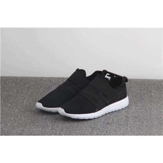 Giày sneaker