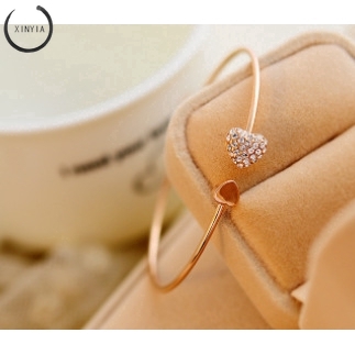 Vòng Tay Hở Mạ Vàng Hai Mặt Hình Trái Tim Đính Đá xinh ​xắn cho nữ