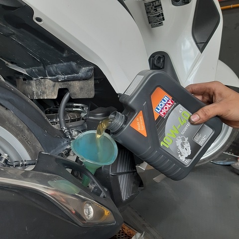 NHỚT CAO CẤP CHO XE TAY GA LIQUI MOLY MOTORBIKE SCOOTER 10W40 1L