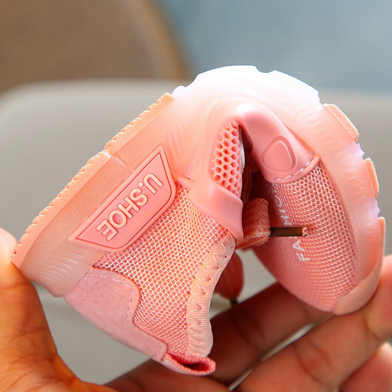 Giày thể thao có đèn LED chống trượt chất lượng theo phong cách Hàn Quốc dành cho bé