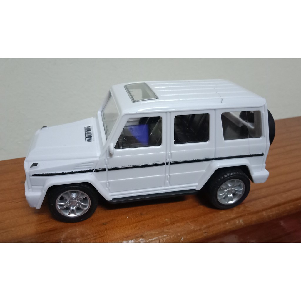 Mô hình SUV Model Car màu Trắng AFI-G66253