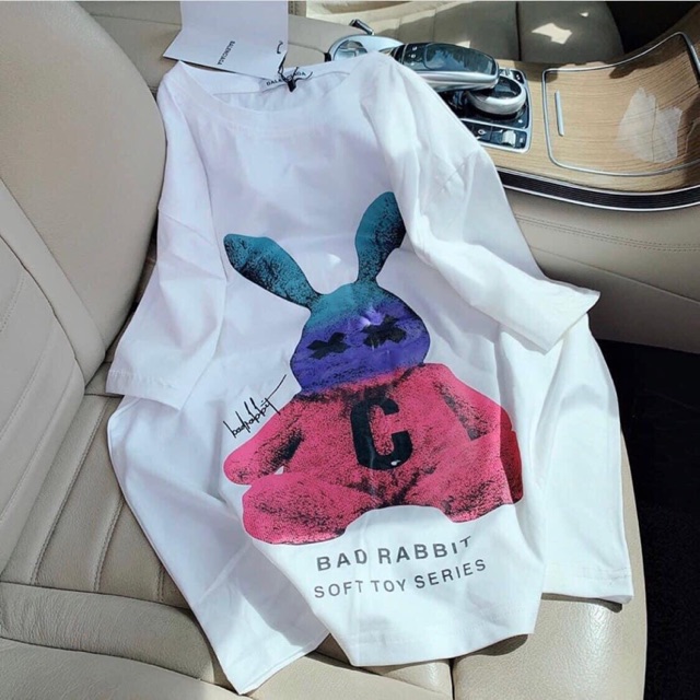 Áo thun trắng hình thỏ siêu dễ thương phom tay freesize nha mn chất thun cotton mát nha hàng quảng châu ạ
