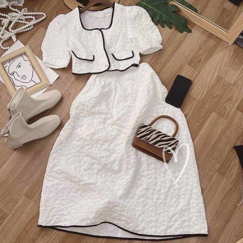 Set áo croptop xốp trắng viền đen túi nắp kèm chân váy midi