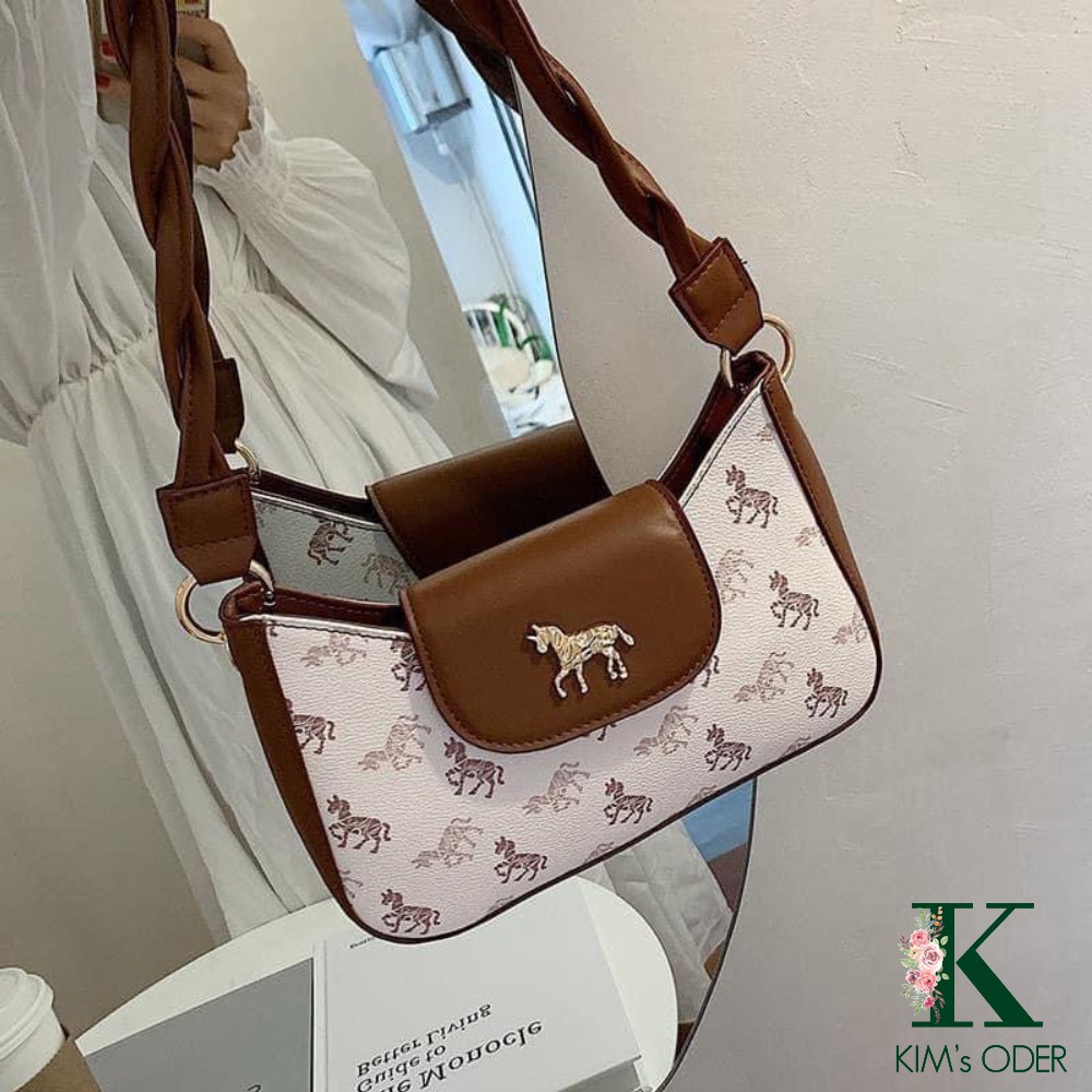 Túi da cắp nách, đeo chéo hoạ tiết con ngựa mới nhất | BigBuy360 - bigbuy360.vn