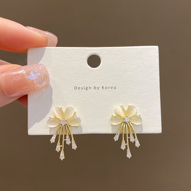 Khuyên Tai Cánh Hoa Đính Đá Sang Trọng Cho Nữ