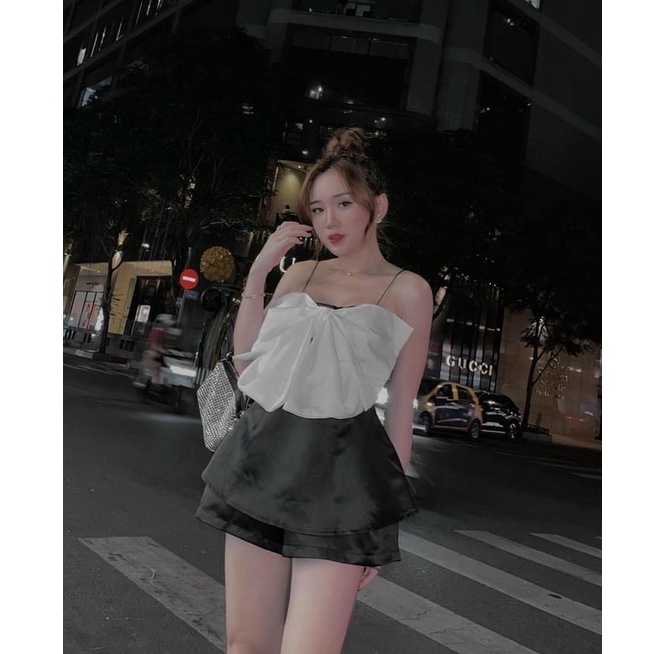 Sét đồ bộ 2 dây họa tiết nơ trắng trước ngực dáng áo bánh bèo xòe mix quần cộc tôn dáng trẻ trung sang trọng thanh lịch