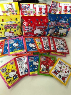 Gia vị rắc cơm Hello kitty date 2022 (5 vị 20 gói mix)