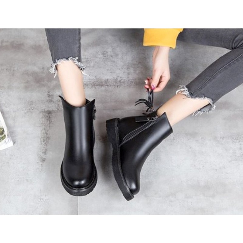 Giày bốt nữ dáng Dr đế vuông 3cm gắn tua rua kéo khóa da lì màu đen C05n