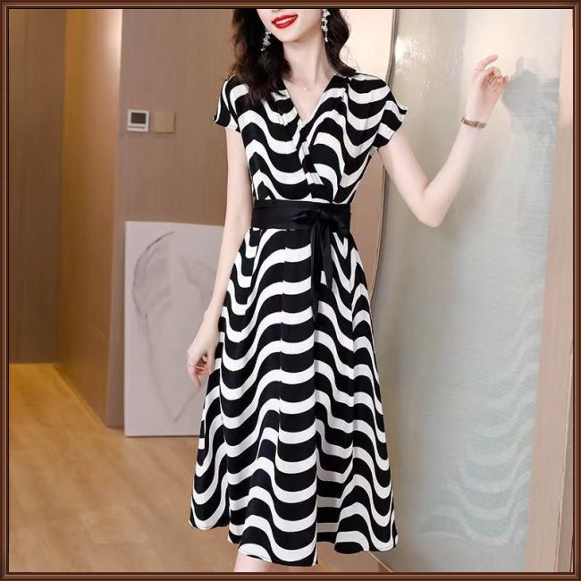 Đầm Tay Ngắn Cổ Chữ V Họa Tiết Kẻ Sọc Thiết Kế Cột Dây Eo Thời Trang Thanh Lịch Cho Nữ