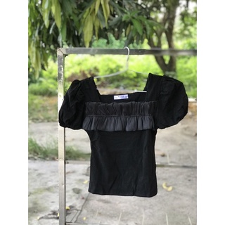 Áo thun borip cổ vuông cách điệu