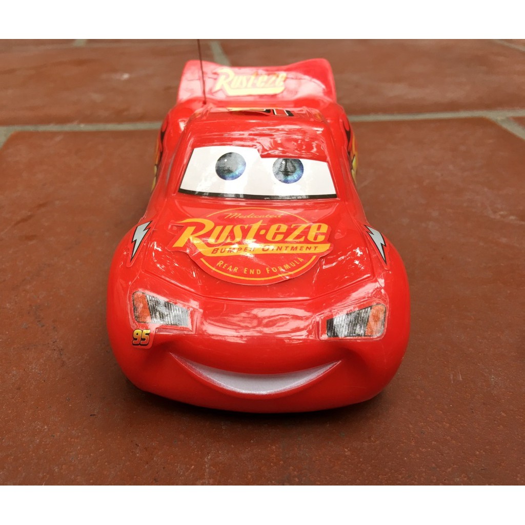 Ô tô điều khiển từ xa Lightning McQueen – Đẹp, điều khiển 4 hướng