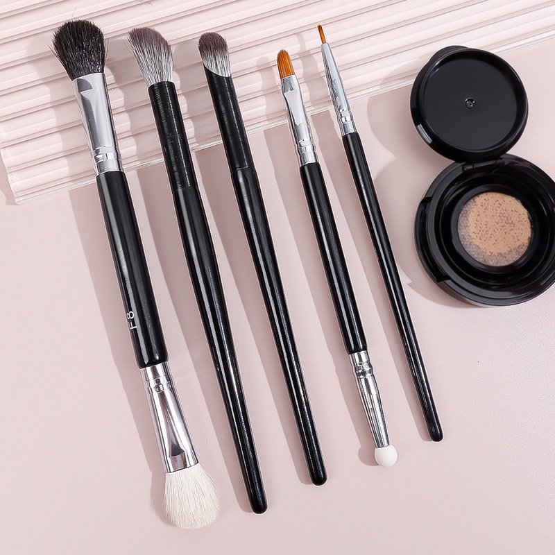 1 Cọ Trang Điểm Mặt Sợi Tổng Hợp Chính Xác Có Tay Cầm Bằng Gỗ