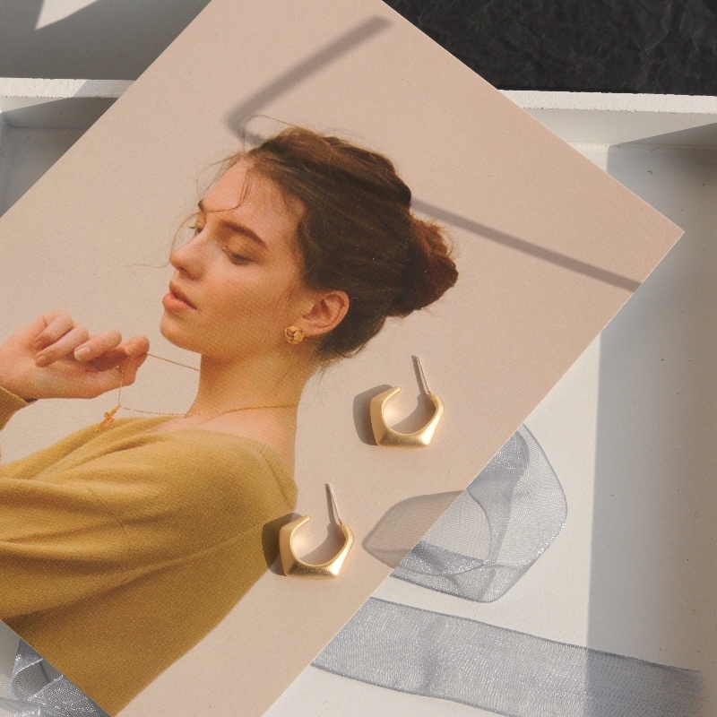 Đôi Khuyên Tai Hình Chữ C Phong Cách Hàn Quốc Thời Trang Cho Nữ