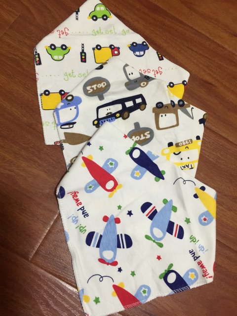 Khăn tam giác kute cho các bé