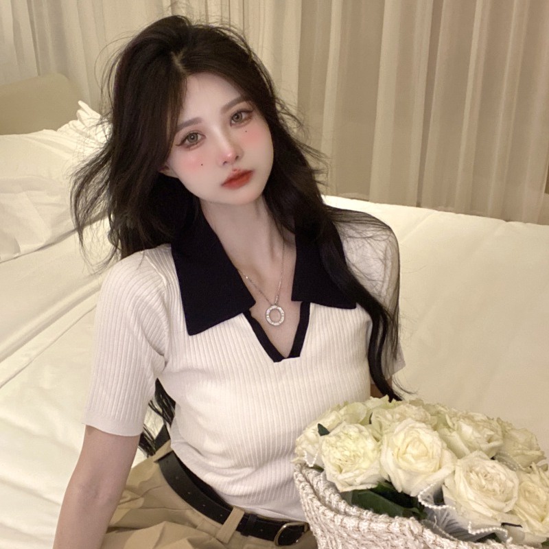 Áo Thun Tay Ngắn Cổ Chữ V Màu Sắc Tương Phản Chất Liệu Lụa Mát Mẻ Trẻ Trung