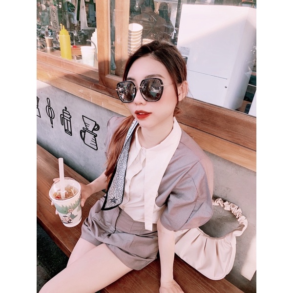 Kính tráng gương đeo được 2 kiểu