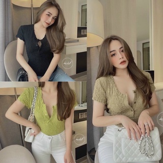 Áo thun xốp cổ tròn Phối Cúc