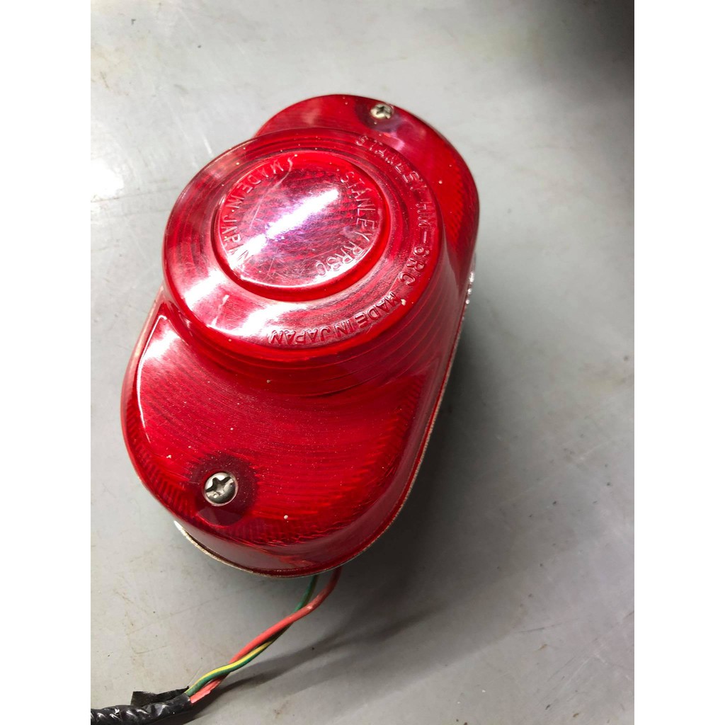 Đế chụp đèn láy  đồng tiền giữa cho xe 68-72-dame-cub. Hàng rã xe 72 zin