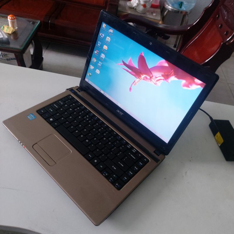 Laptop cũ giá rẻ văn phòng thanh lý đầy đủ phụ kiện đang sử dụng bình thường