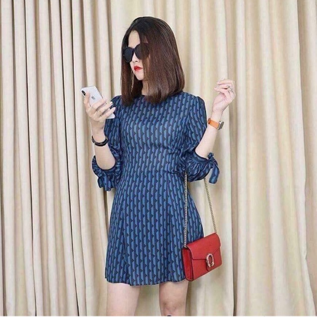 Váy xuông hoạ tiết đơn giản