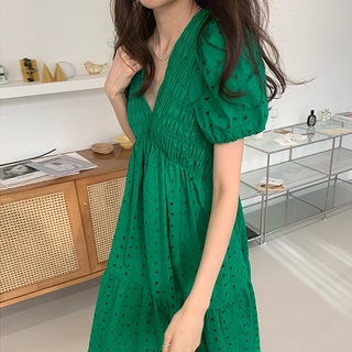 (ORDER) Váy ren hoa đục lỗ maxi dáng dài cổ V sang trọng Hàn Quốc
