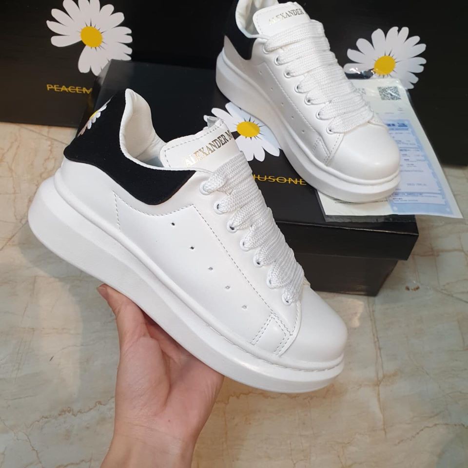 Giày thể thao sneaker { M.C.Q } thêu hoa cúc mới nhất , giày tăng chiều cao lên tới 6cm.