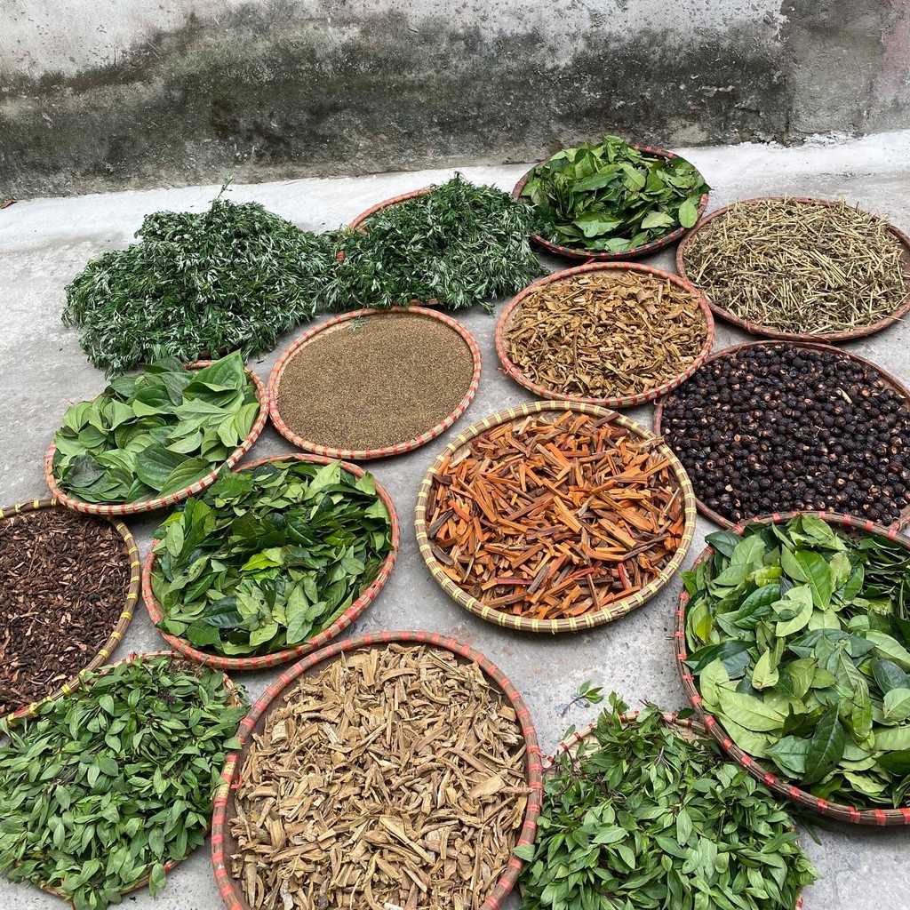 Dung dịch vệ sinh phụ nữ Lá Trầu Không 100% thiên nhiên- An toàn Mẹ Bầu