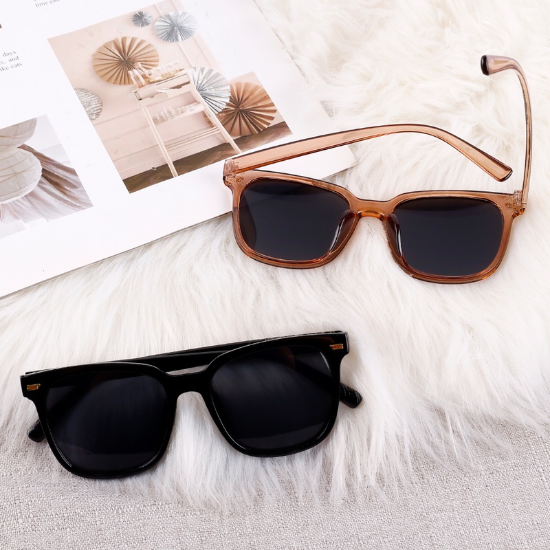 Kính Mát Chống Tia UV Phong Cách Cổ Điển Thời Trang Mùa Hè Cho Cả Nam Và NữKính Mát Phi Công Dáng Vuông Cho Nữ