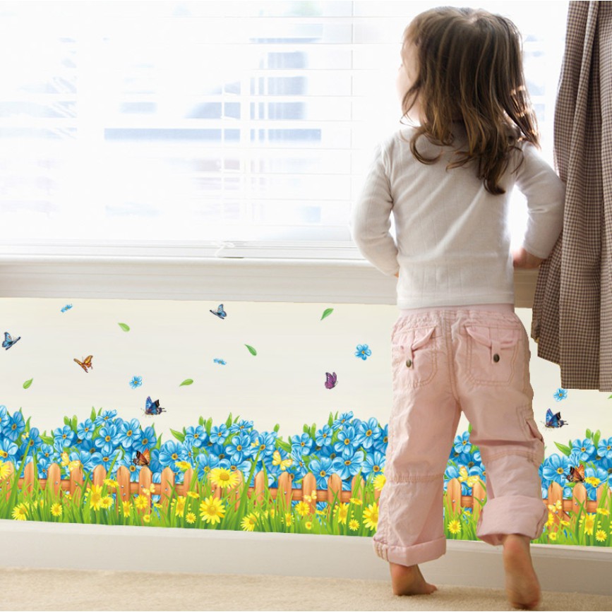 Decal dán tường Hàng rào hoa và bướm màu xanh - dán chân tường