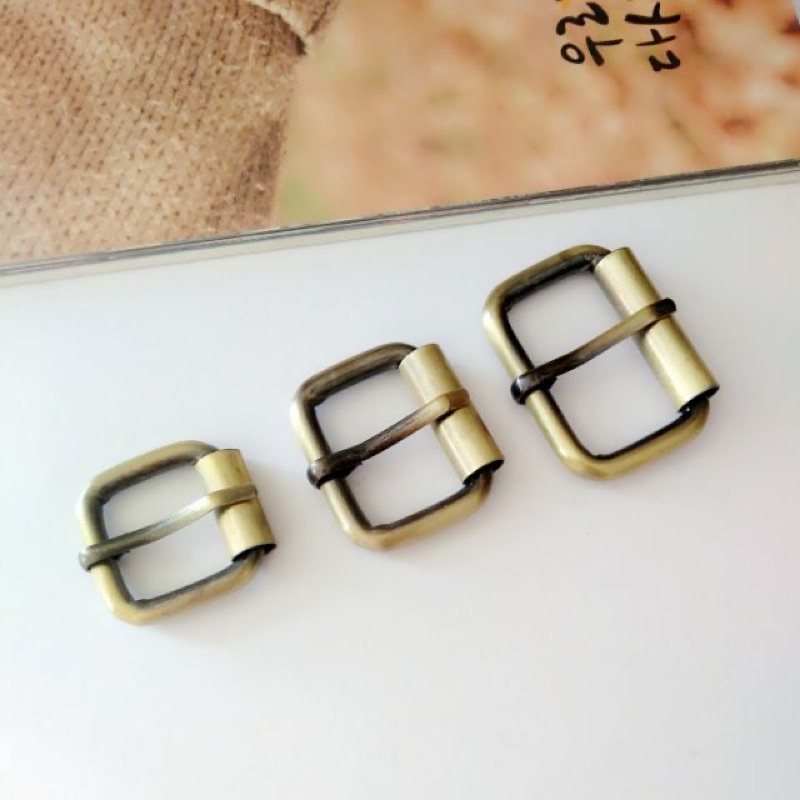 Khoá kim làm quai túi ví