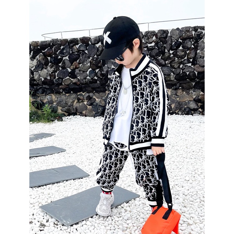 Bộ quần áo thu đông họa tiết DR