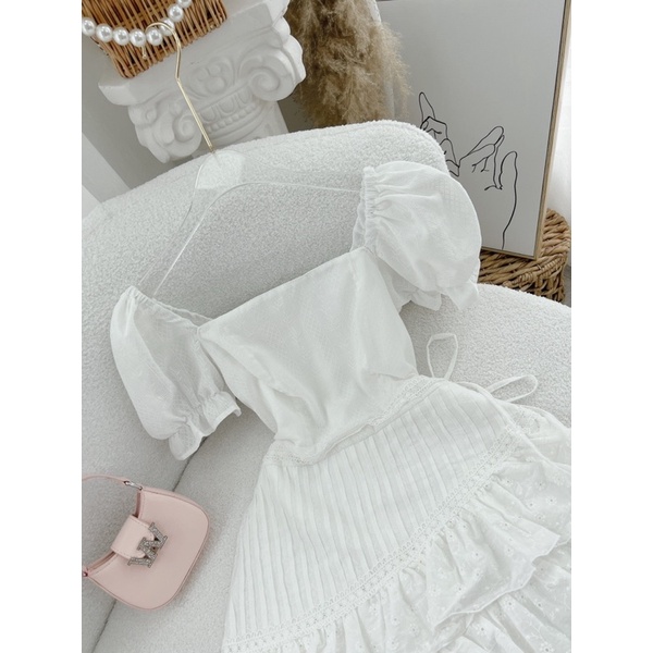 ĐẦM XÔ TRẮNG ĐỤC LỖ THÊU HOA CHÂN BÈO TẦNG