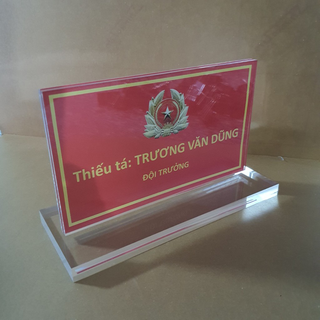 Biển chức danh để bàn