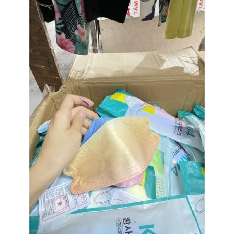 Khẩu trang 4D kf94 kháng khuẩn màu loang, màu cầu vồng