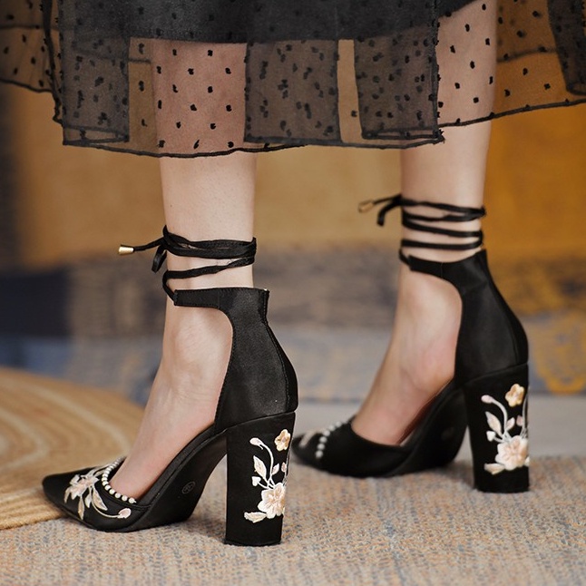 Giày cao gót thêu hoa 3.54 Inches Size 35-43