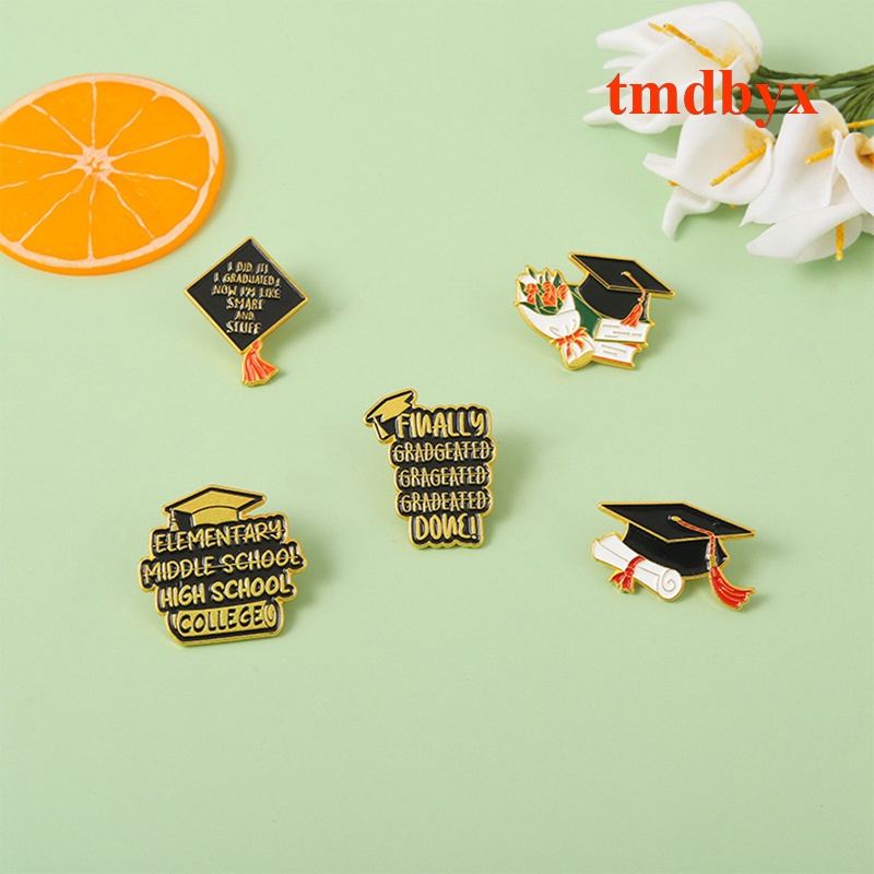 Huy Hiệu Cài Áo Hình Nón Tốt Nghiệp Thời Trang