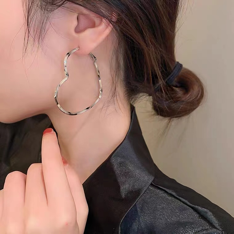 Hàng Mới Về Khuyên Tai Lớn Hình Trái Tim Thời Trang Châu Âu Không Phai Màu Hàng Có Sẵn Bán Sỉ