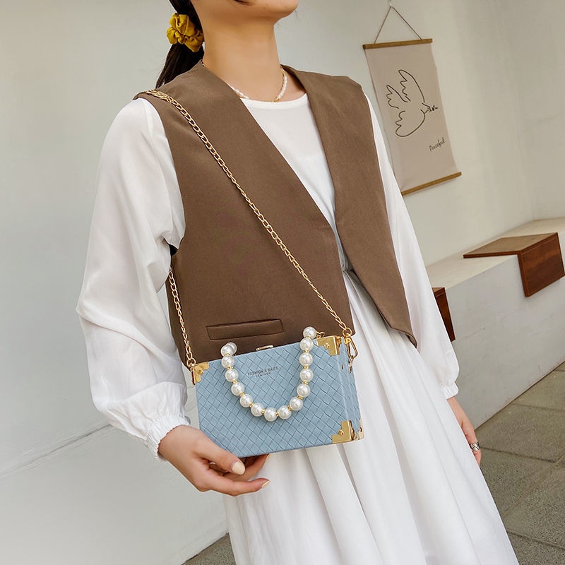 Túi Đeo Chéo Hình Vuông Cỡ Nhỏ Đính Ngọc Trai Phối Dây Xích Thời Trang Sang Trọng Cho Nữ