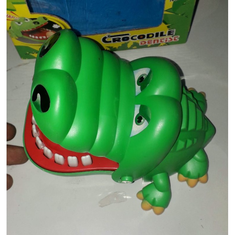 Trò chơi Khám răng cá sấu bằng nhựa loại tốt kích thước 16x16x8cm
