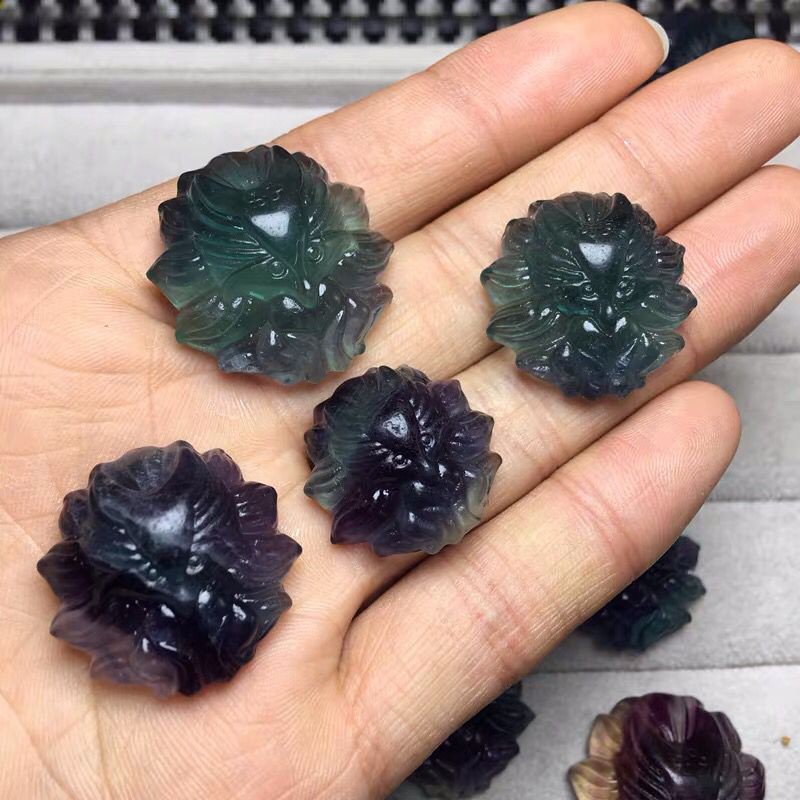 Mặt Dây Chuyền Bằng Đá Fluorite Tự Nhiên Hình Cáo Chín Đuôi Dễ Thương